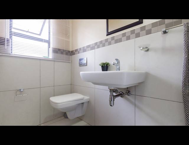 2 BEDROOM APARTMENT FOR SALE IN UMHLANGA RIDGE